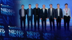 人生就是搏科技董事长王长春一行到中银金科参观互换